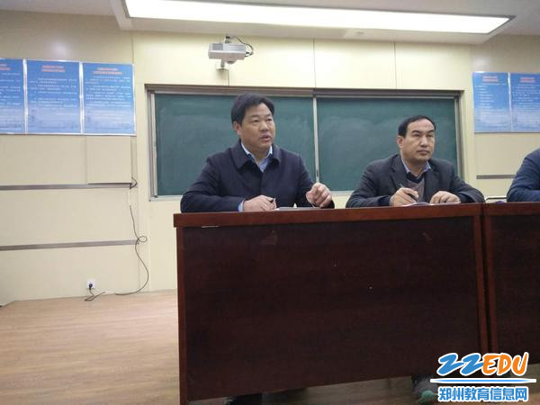 德育处主任胡庆周进行相关工作的安排、部署