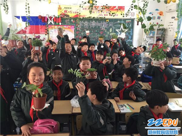 经开区各校开展形式多样的义务植树活动