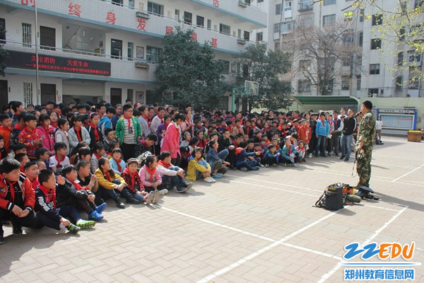 [管城] 南学街小学举行做自己的首席安全官平