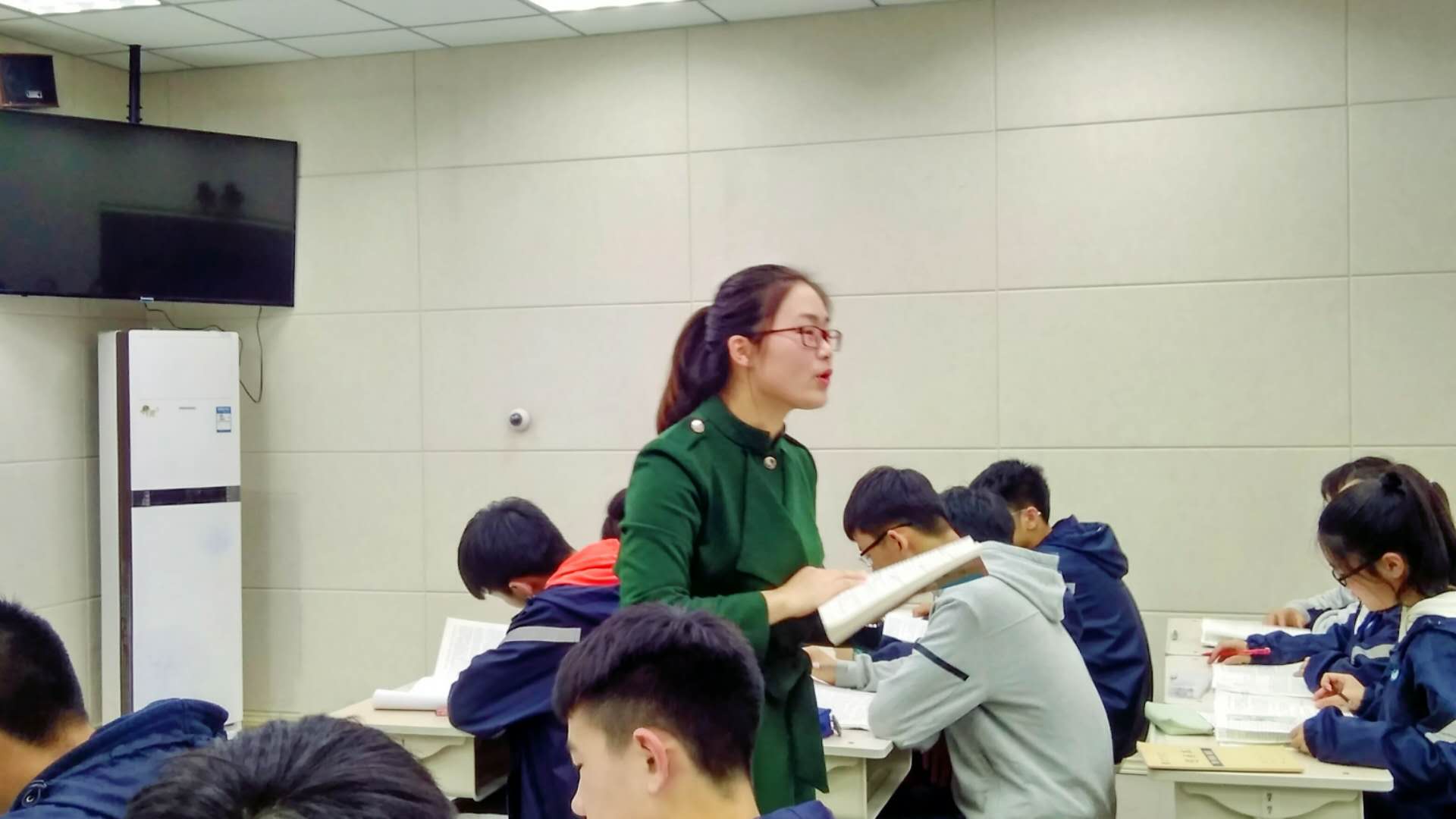 1黄贺菊老师引导学生思考问题