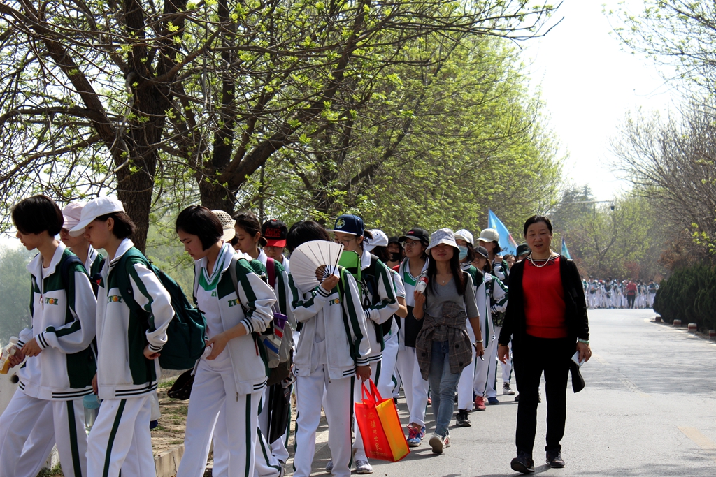 "踏春 访河 圆梦"  郑州106中学开展远足课程