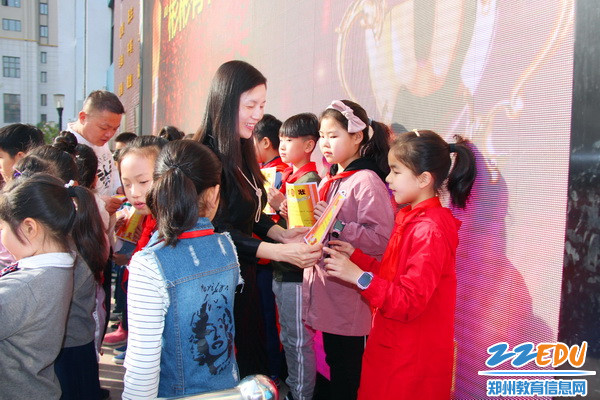 [惠济] 艺术小学开展走进清明 感受传统升旗仪式