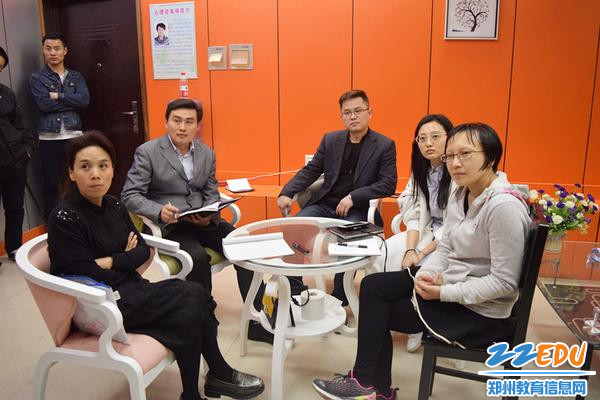 开心扉 学会倾听--郑州三中举办青年教师心理沙