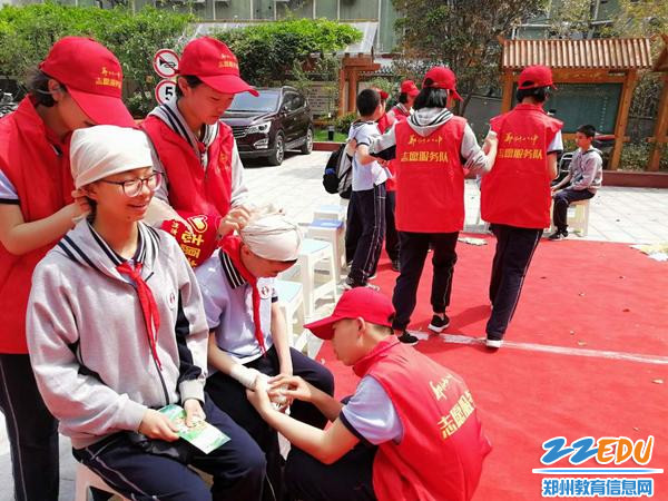 世界红十字日 郑州八中红十字志愿者用行动传