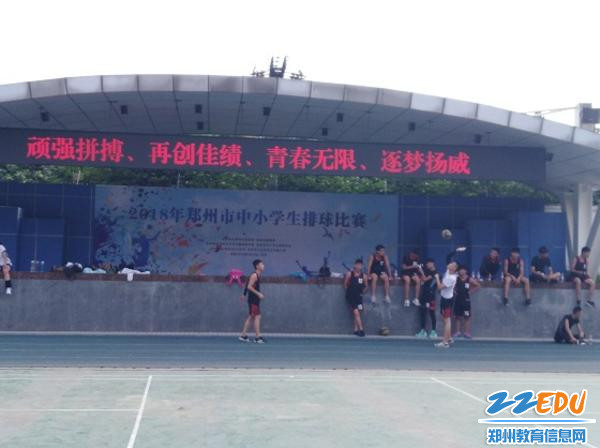 围观!晨光杯排球赛在郑州107中学鸣哨开赛