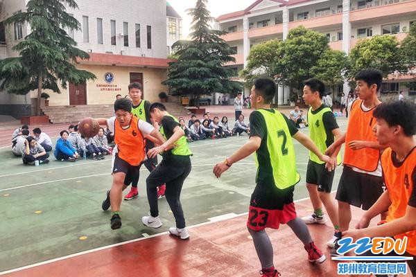 郑州八中2019届活力青春篮球对抗赛为青春呐