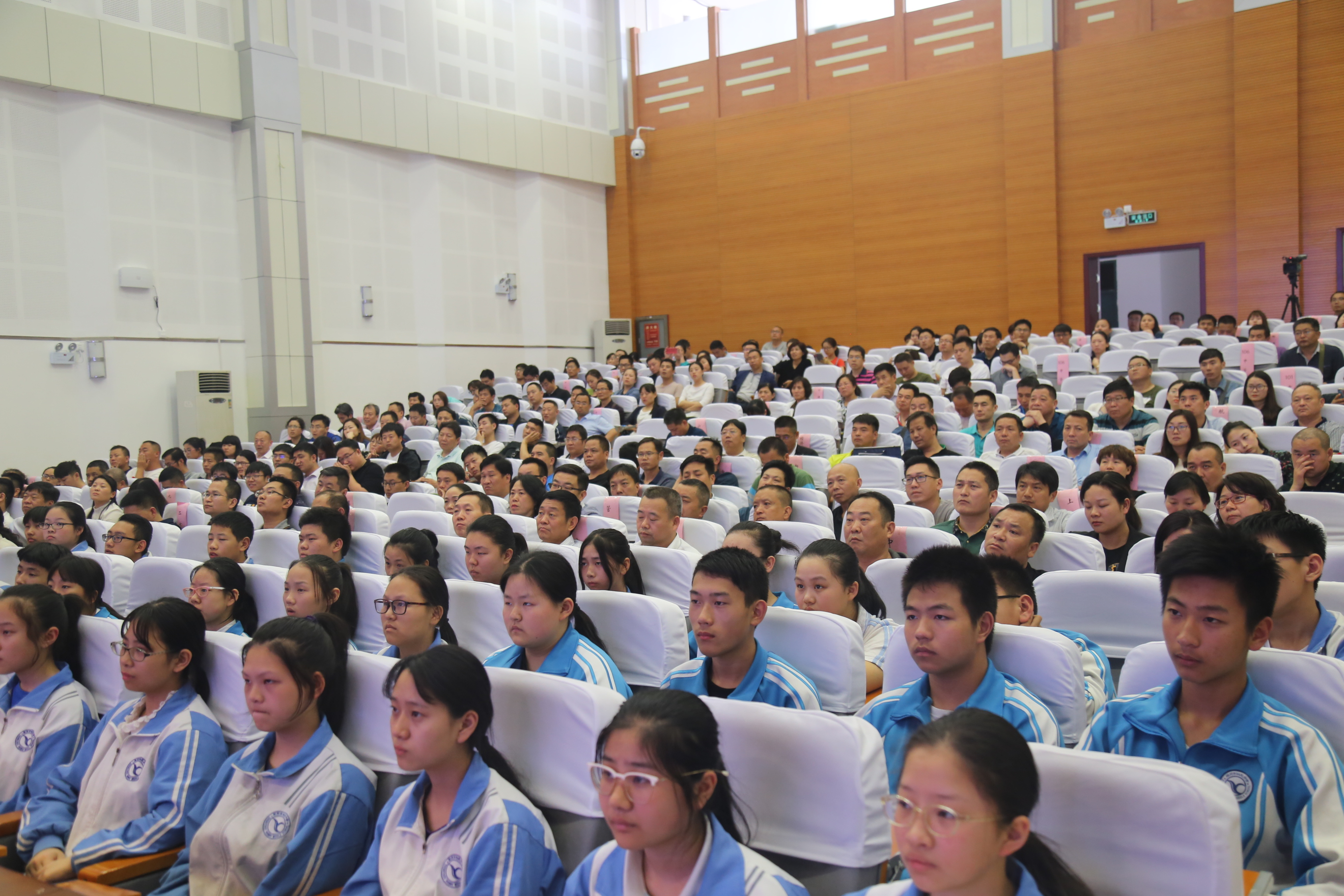 ֣������Сѧ����ˮ���������Ħ�����֣�ݻ����ٿ�