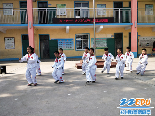跆拳道社团的《跆拳舞》