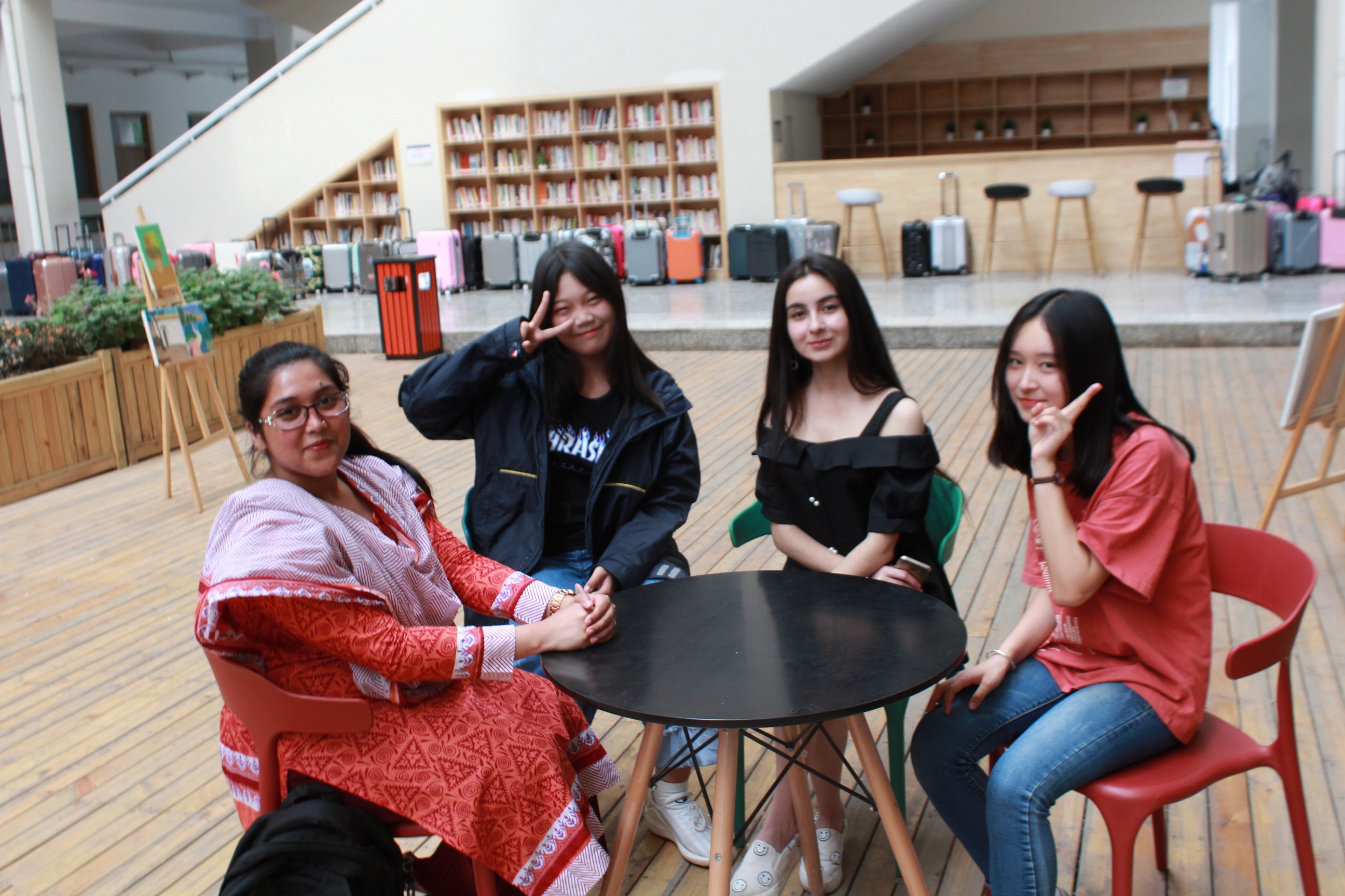 [郑州中学] pga国际班学生与郑大留学生开展多元文化交流活动