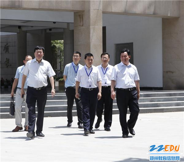 多部门齐聚郑州11中考点,现场办公确保平安高考