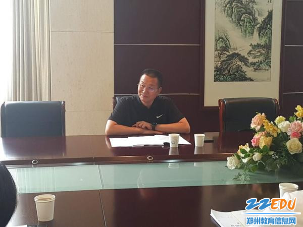 中共郑州市教育局党组成员、副调研员王巨涛同志出席会议
