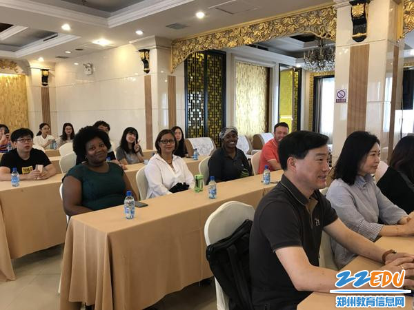 2、郑州47中十余名外籍人才代表参加此次讲座