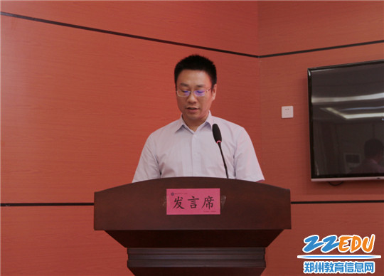 图6 在北京教育部挂职代表李松涛讲述挂职期间工作