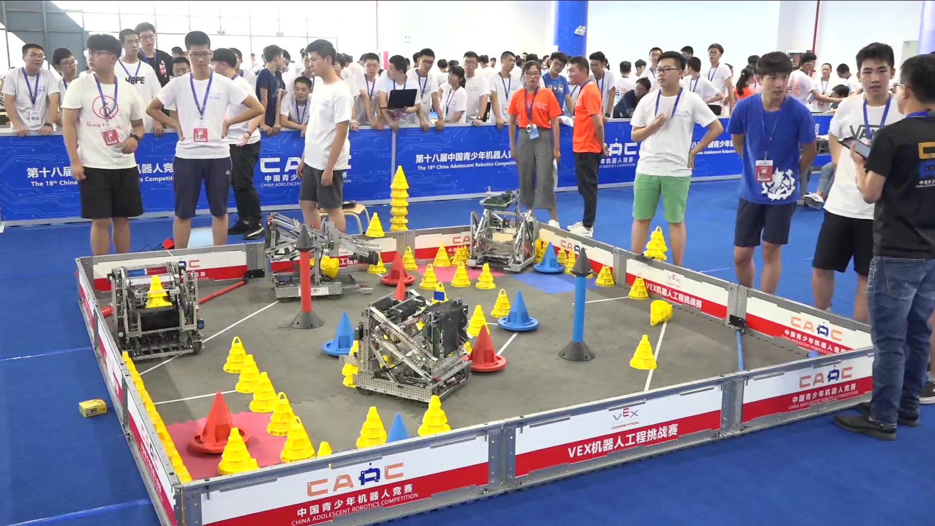 4-vex-跃上巅峰-机器人工程挑战赛现场