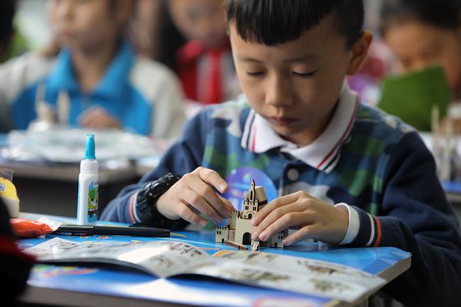 2018年郑州市创客教育文化艺术节“创之赛”4M+E项目比赛举行