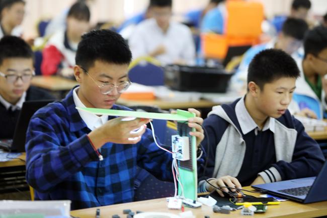 2018年郑州市创客教育文化艺术节“创之赛”4M+E项目比赛举行