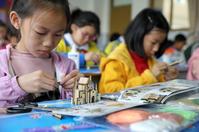 2018年郑州市创客教育文化艺术节“创之赛”4M+E项目比赛举行