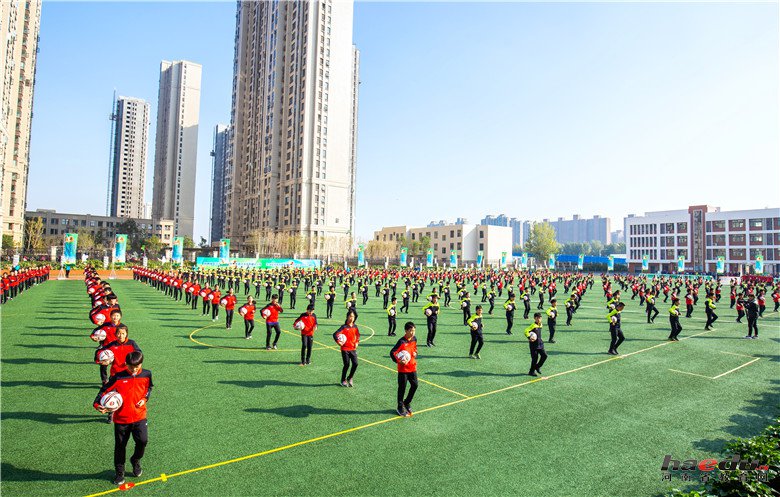 河南省校园足球特色学校现场会在郑州举行