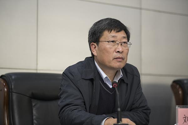 5 郑州市教育局党组副书记、常务副局长刘鹏利讲话。