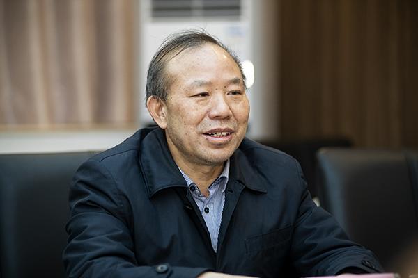 郑州市教育局党组成员、副局长曾昭传讲话。