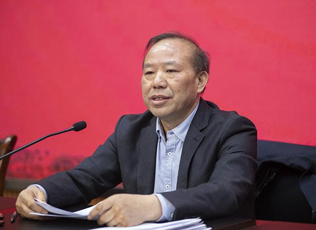 郑州市教育局党组成员、副局长曾昭传讲话。
