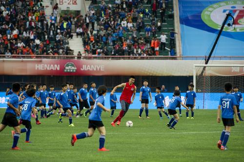2018年“我爱世界杯”郑州市青少年校园足球主题活动 (1)
