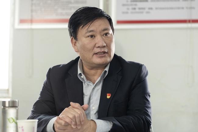 郑州市教育局党组书记、局长王中立讲话。