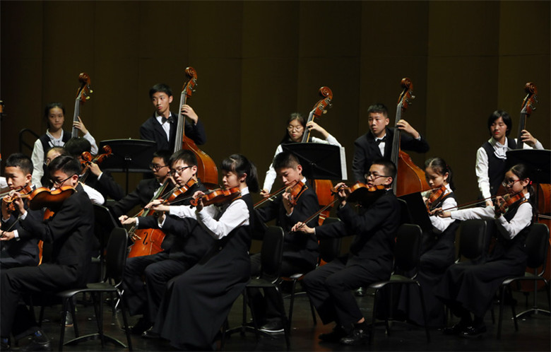 11 郑州外国语中学管弦乐合奏《奥柏龙序曲》.jpg
