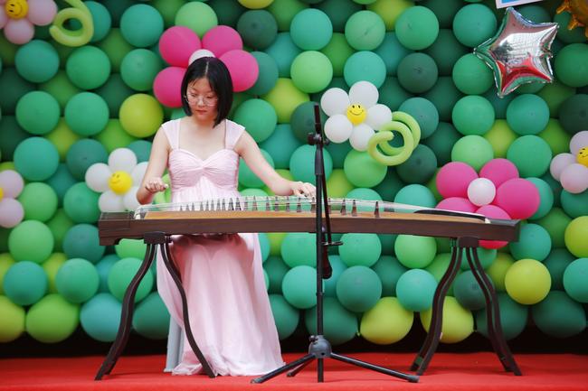 鲍雅凡古筝演奏《东风志》