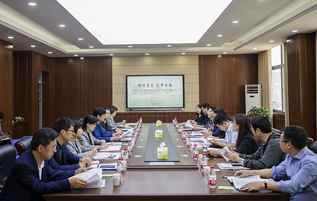 6  教育部教育信息化典型案例遴选专家组在郑州市第80中学听取学校的典型案例汇报