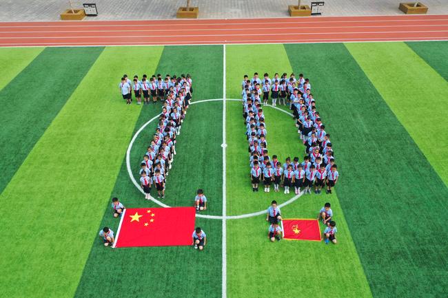 河南省郑州市金水区丰产路小学：庆祝中华人民共和国成立70周年，纪念少先队建队70周年