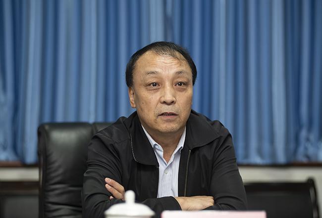 郑州市教育局党组成员、副调研员张少亮j讲话。