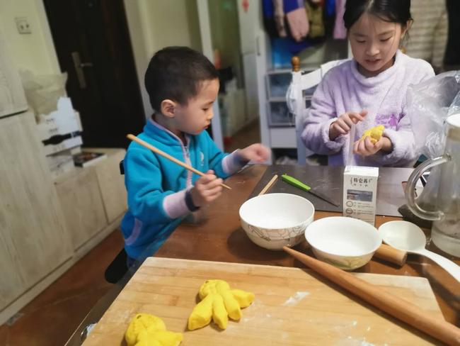 3.妈妈、奶奶、姥姥节日快乐！尝尝我亲手做的卡通馒头