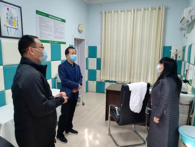 1.走进隔离室，检查隔离室配置及管理情况