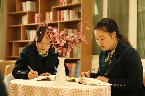 惠济区实验小学举行教师读书沙龙