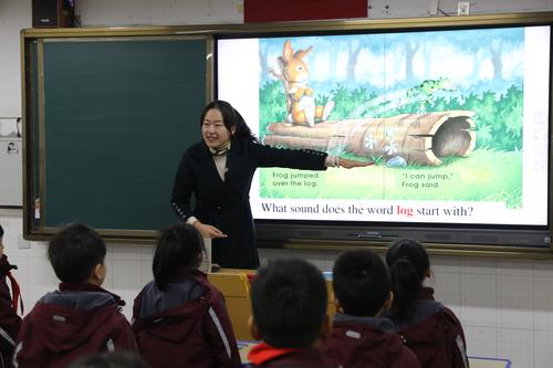 郑州市惠济区实验小学教师执教英语课