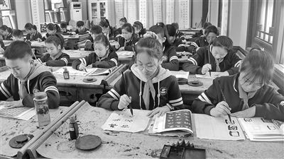 “官方带娃”，郑州作答：学生免费参与 内容丰富多彩 服务人人称赞(图1)