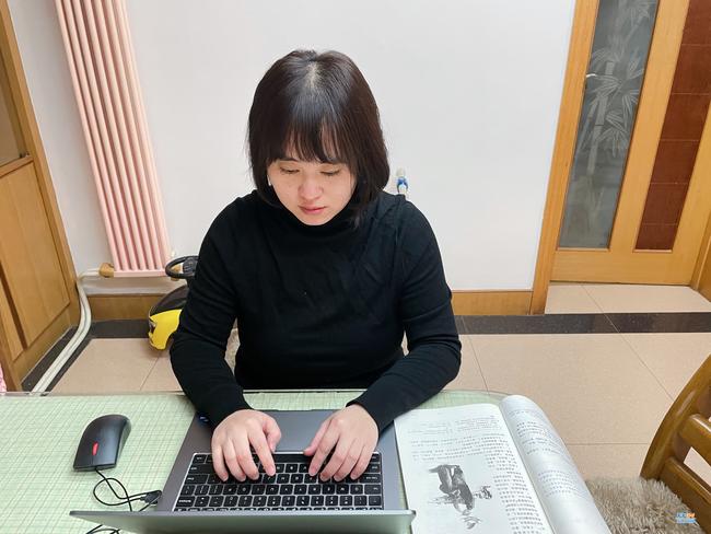 郑州市第二初级中学七年级语文教师高鸽进行线上教学