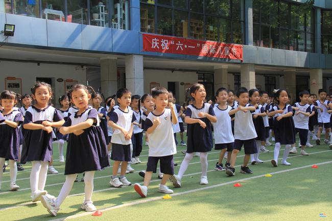 郑州市实验幼儿园“童心颂祖国 欢乐庆六一”活动之歌舞展演 (2)