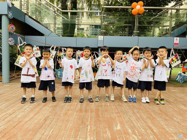 郑州市实验幼儿园”童心颂祖国 欢乐庆六一“活动之手绘T恤展示