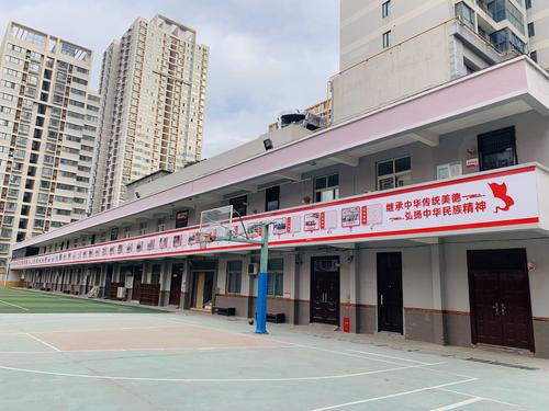 郑州市二七区政通路小学红色精神主题墙