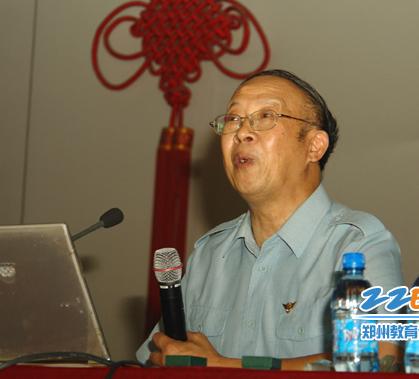 未来空战和航空武器的发展——空军指挥学院徐邦年教授赴郑州九中做