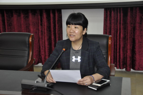 会议由登封市教体局幼教中心主任马玲主持