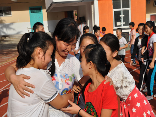 二七师生爱的回应 多彩温情教师节
