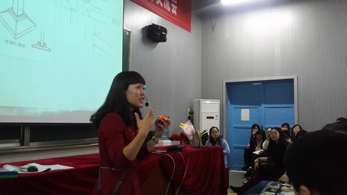 王金凤老师授课中