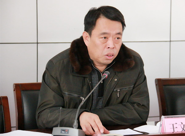 校长王文科汇报学校2014年学校教育教学工作