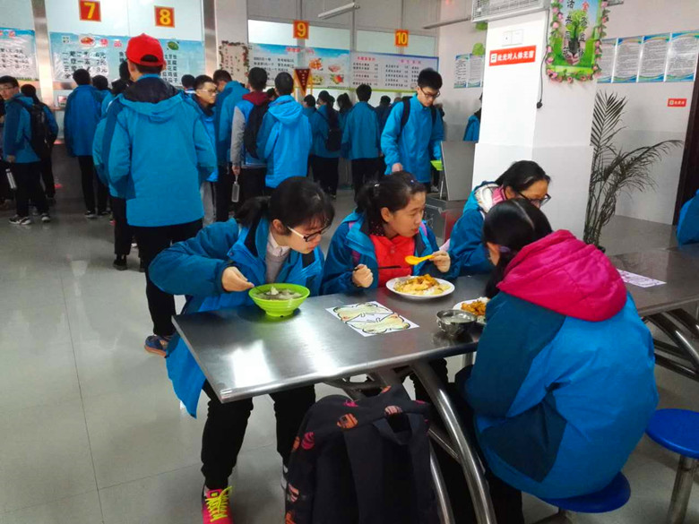 101中学:我们的食堂有创意