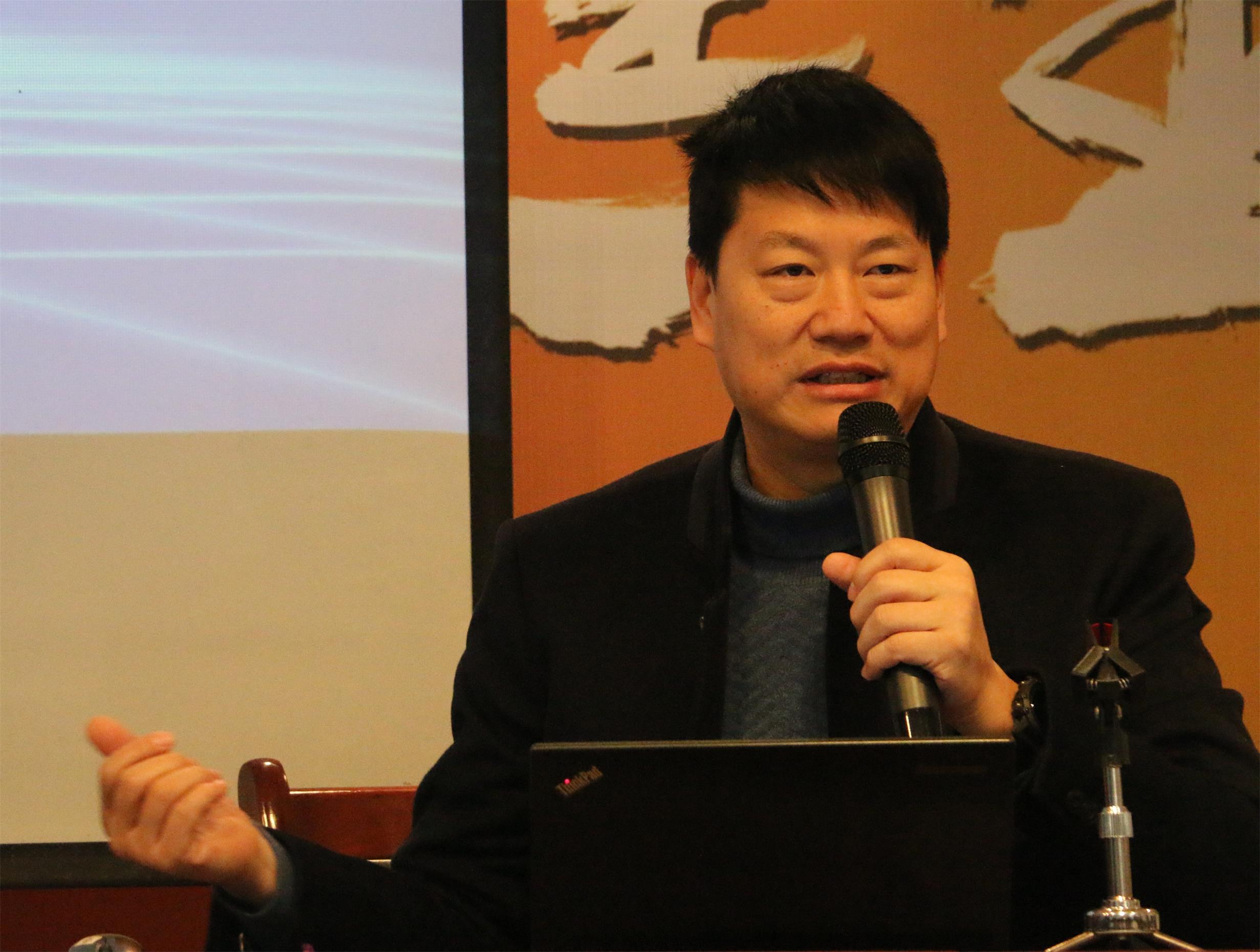 华东师范大学张俊华博士做报告