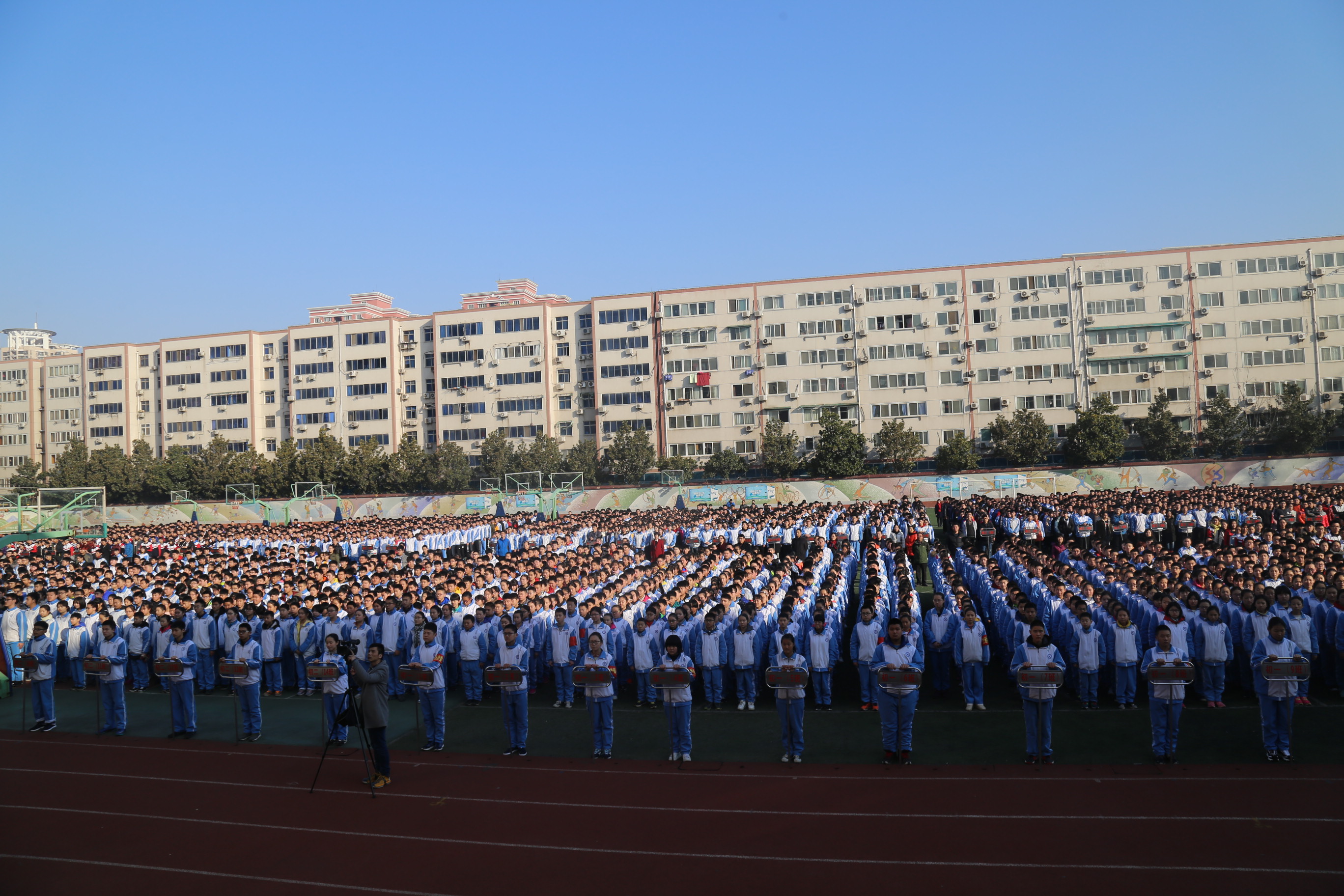 阳春布德泽,万物生光辉,在2017年2月12日上午9:30郑州市回民中学全校