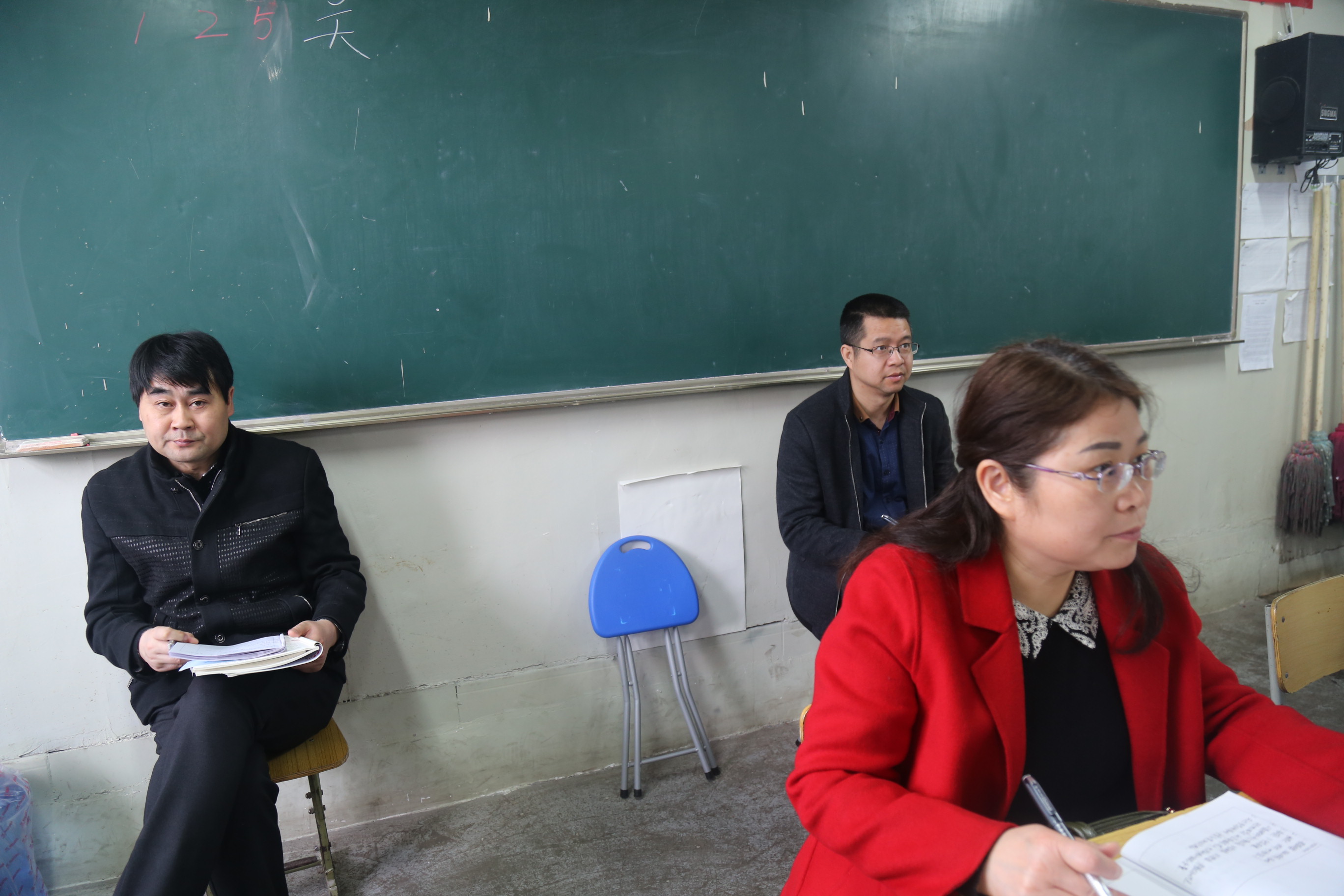 郑州回中夏向阳副校长,张耀领老师陪同检查组观摩诊断九年级刘景红